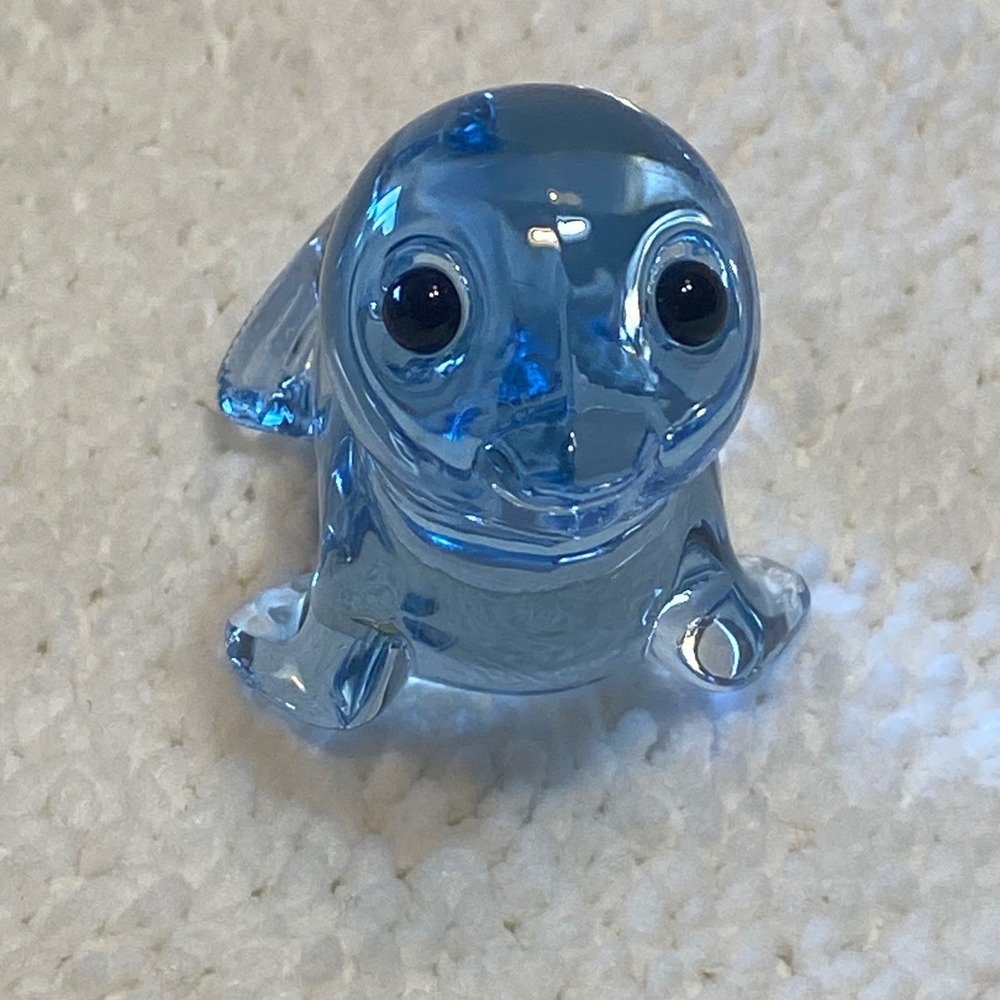 Oneida Crystal Blue Seal Figurine Vintage Crystal Hand Cut Blown Korea